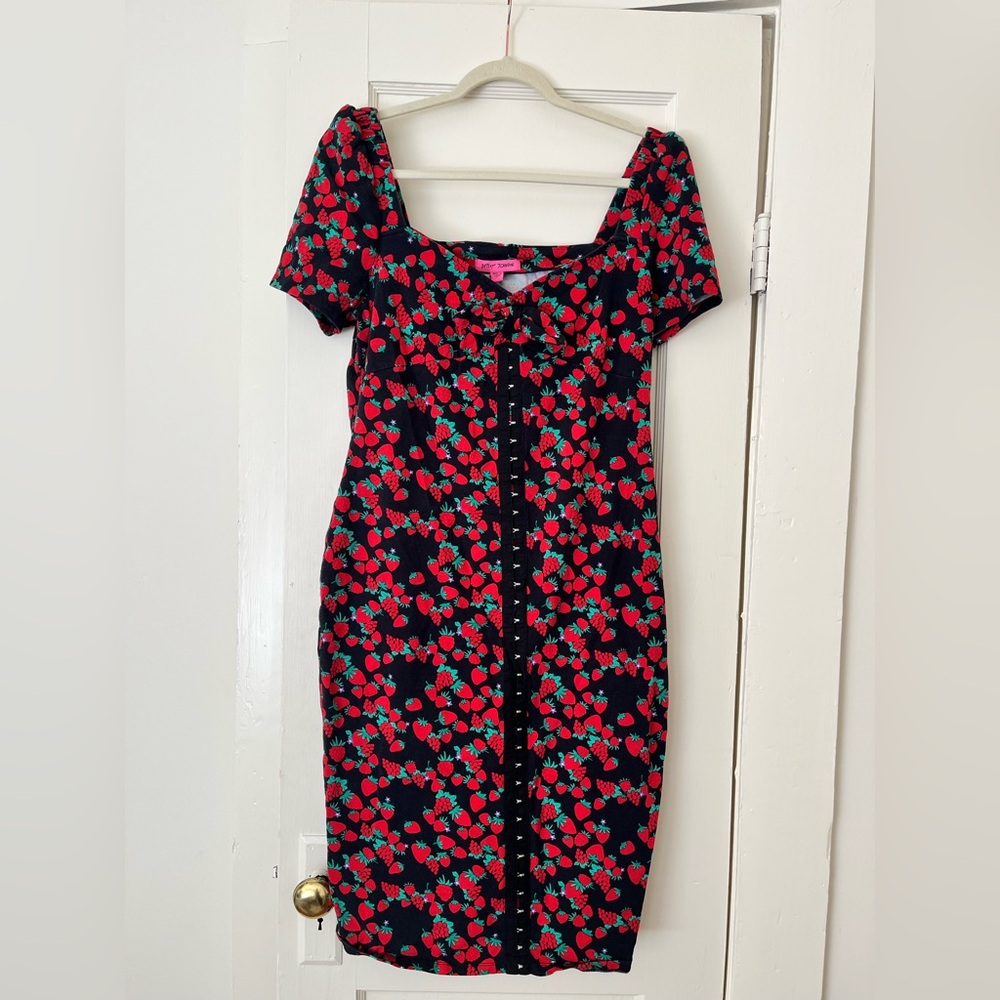 SOLD ♥️ Betsey Johnson strawberry fields midi dress